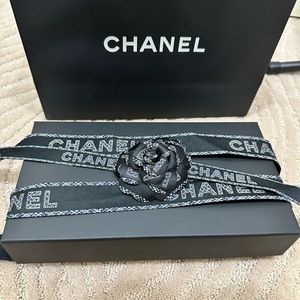 CHANEL box & ribbon